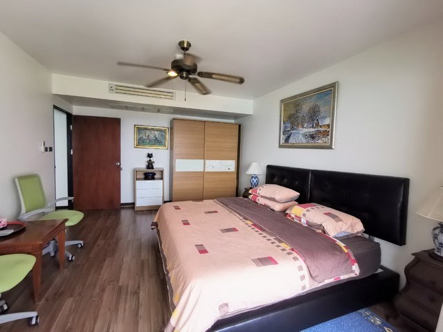 Condominium for sale Ocean Marina Pattaya showing the second bedroom Condominium for sale Ocean Marina Pattaya showing the second bedroom
