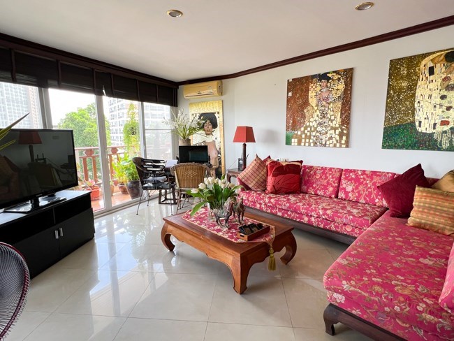 Condo for sale Pattaya Jomtien showing Living Area
