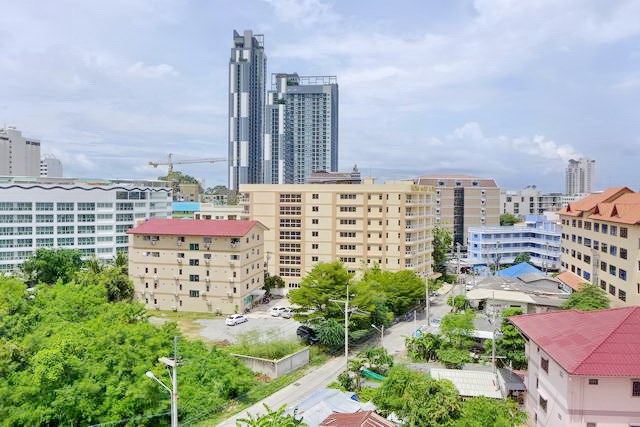 Condominium For rent Central Pattaya showing the view from the condo