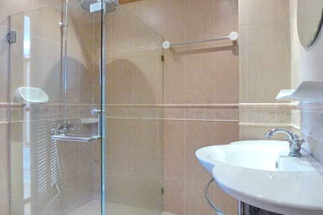 Condominium For rent Central Pattaya showing the bathroom Condominium For rent Central Pattaya showing the bathroom