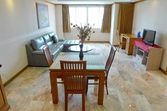 Condominium For rent Central Pattaya showing the dining and living areas