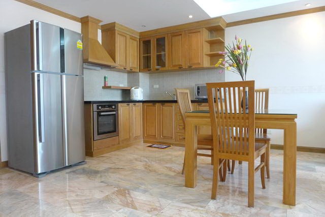 Condominium For rent Central Pattaya showing the kitchen and dining areas Condominium For rent Central Pattaya showing the kitchen and dining areas