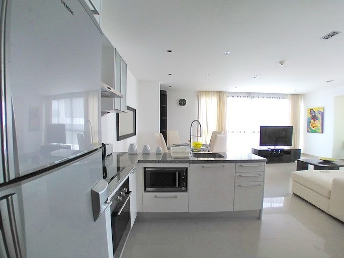 Condominium for rent Jomtien showing the kitchen 