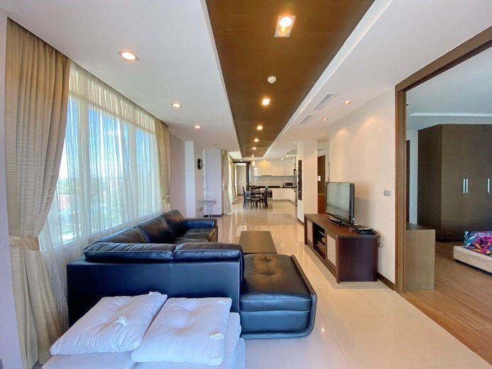 Condominium for rent Jomtien showing the living area 