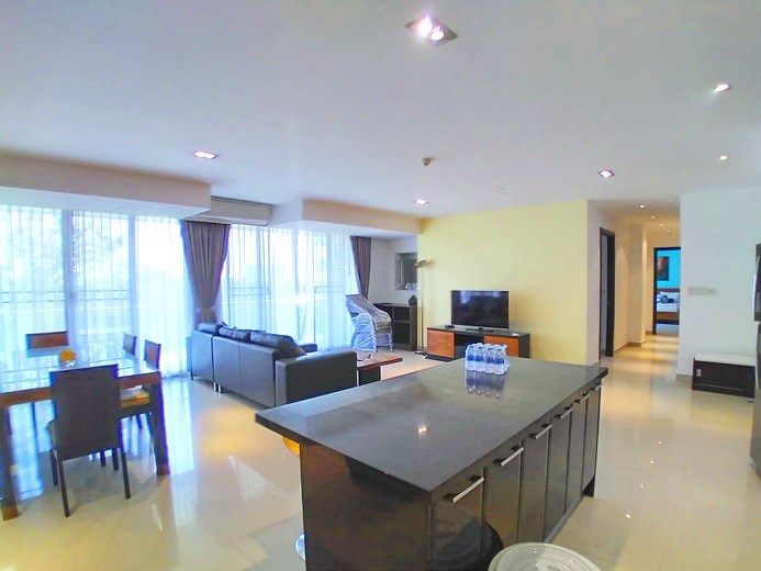 Condominium for rent Jomtien showing the open plan concept 