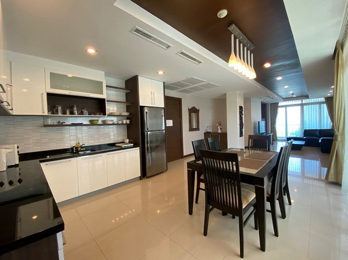 Condominium for rent Jomtien showing the open plan concept 