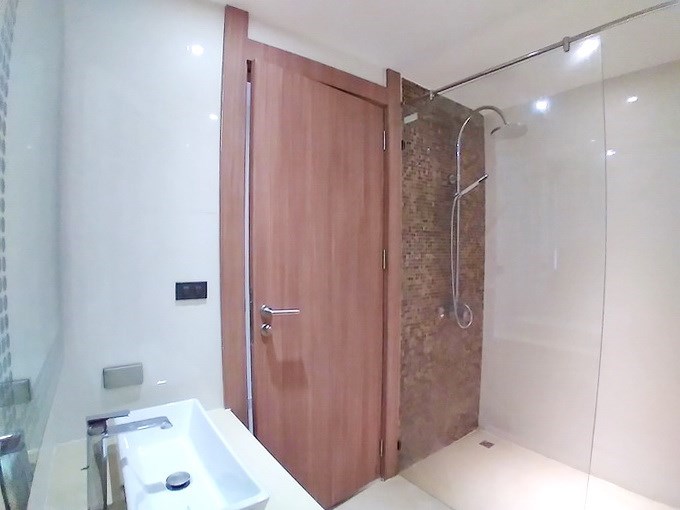 Condominium for rent Na Jomtien showing the second bathroom