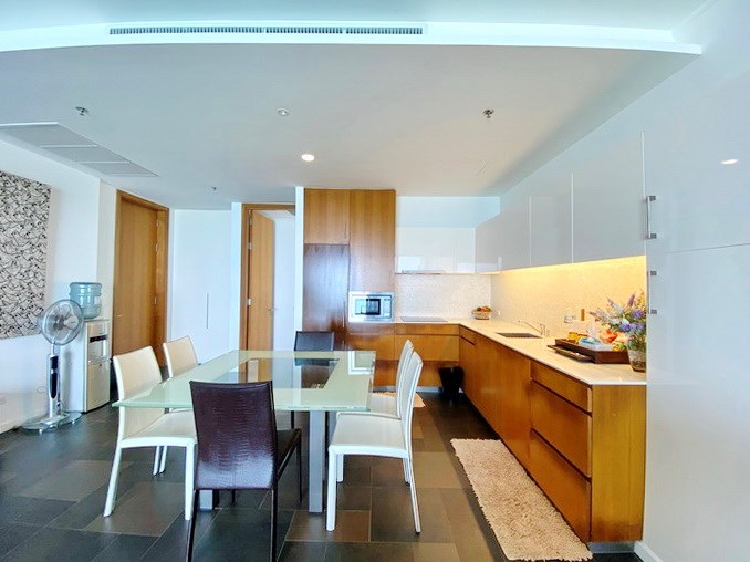 Condominium for rent Northpoint Pattaya showing the kitchen