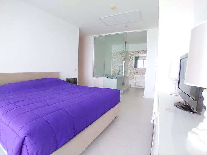 Condominium for rent Northpoint Pattaya showing the master bedroom suite 