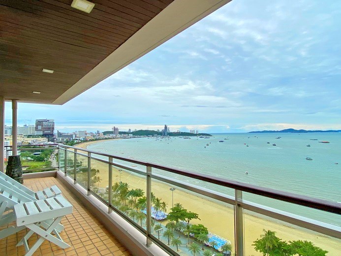 Condominium for rent in Northshore Pattaya Beach showing the balcony 
