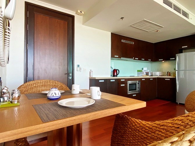 Condominium for rent Northshore Pattaya showing the dinning and kitchen areas 