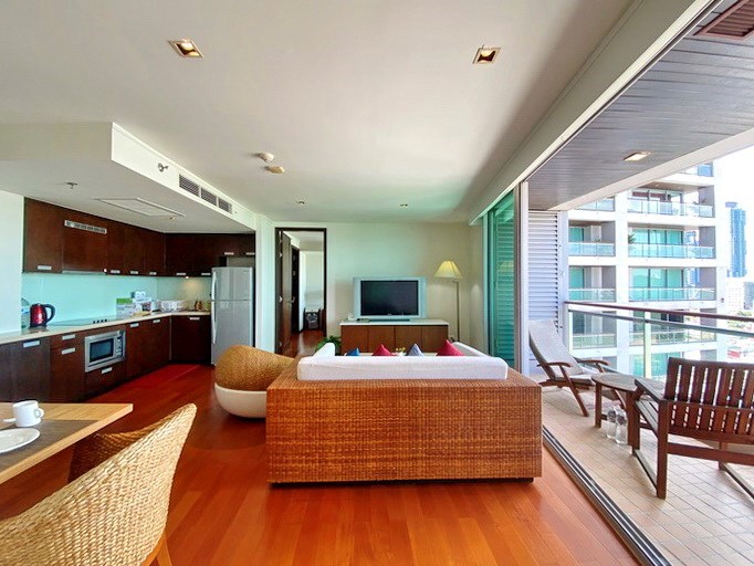 Condominium for rent Northshore Pattaya showing the living area 