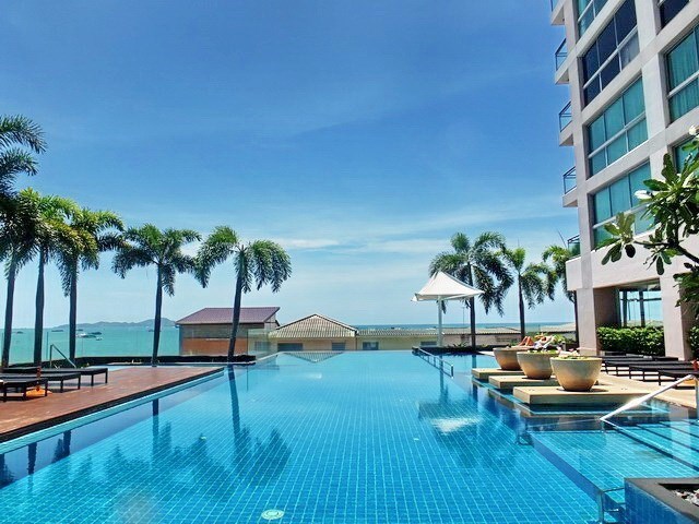 Condominium for rent Pattaya showing the communal pool