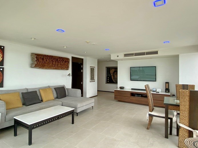 Condominium for rent in Northshore Pattaya Beach showing the living room 