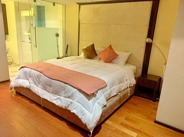 Condominium for rent in Northshore Pattaya Beach showing the master bedroom suite Condominium for rent in Northshore Pattaya Beach showing the master bedroom suite