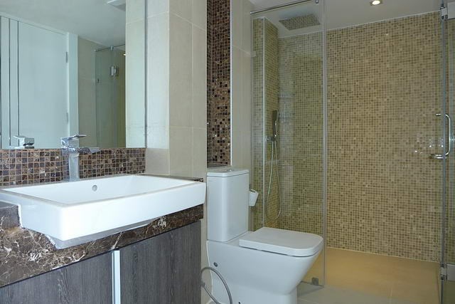 Condominium for rent Pattaya showing the bathroom