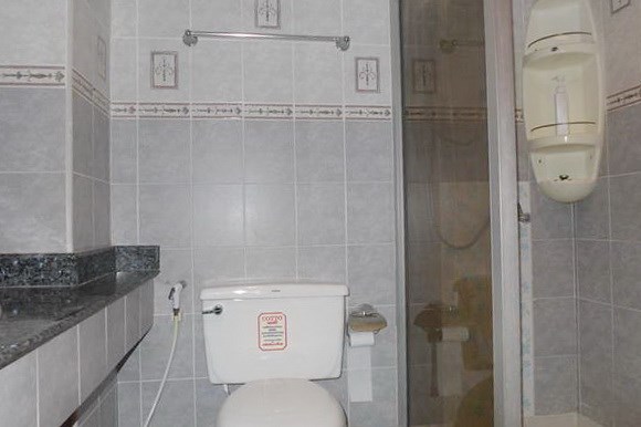 Condominium for rent Pratumnak Hill Pattaya showing the bathroom Condominium for rent Pratumnak Hill Pattaya showing the bathroom