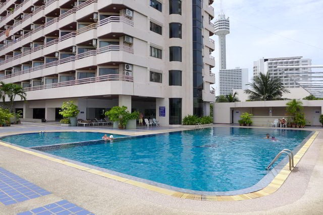 Condominium for rent Pratumnak Hill Pattaya showing the building and communal pool Condominium for rent Pratumnak Hill Pattaya showing the building and communal pool
