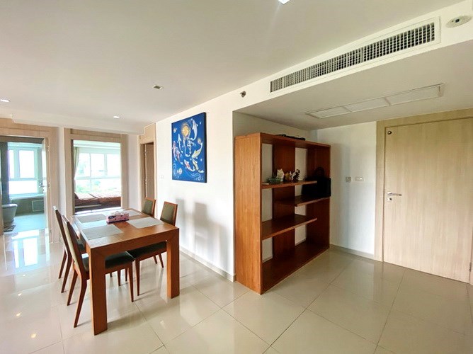 Condominium for rent Pratumnak Pattaya showing the dining area and entrance 