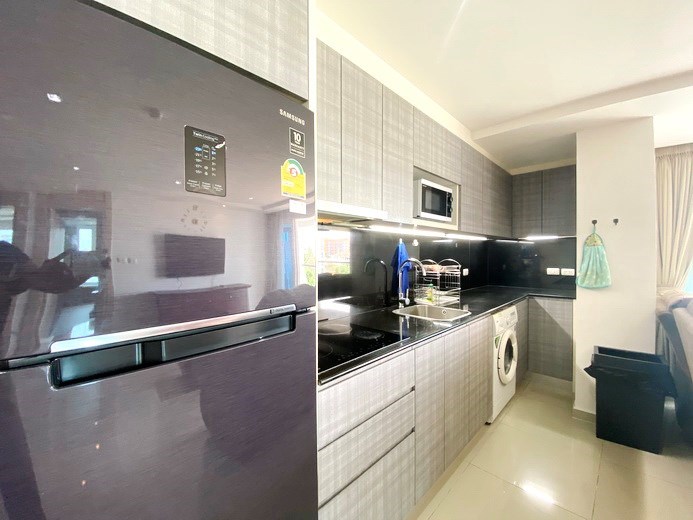 Condominium for rent Pratumnak Pattaya showing the kitchen 