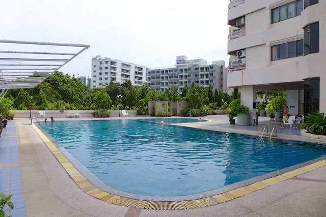Condominium for rent Pratumnak Hill Pattaya showing the communal pool Condominium for rent Pratumnak Hill Pattaya showing the communal pool