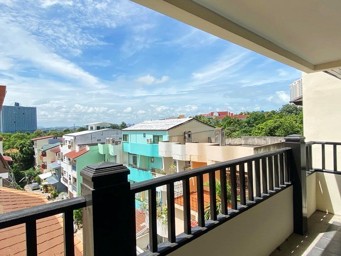 Condominium for rent Pratumnak showing the balcony 