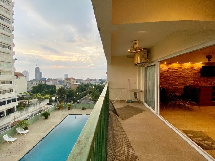 Condominium for rent Pratumnak Pattaya showing the balcony with pool and sea view Condominium for rent Pratumnak Pattaya showing the balcony with pool and sea view