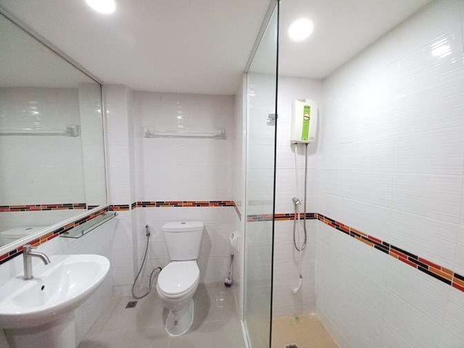 Condominium for rent Pratumnak Pattaya showing the bathroom Condominium for rent Pratumnak Pattaya showing the bathroom