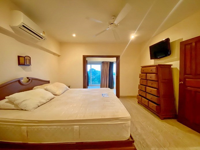 Condominium for rent Pratumnak Pattaya showing the bedroom 