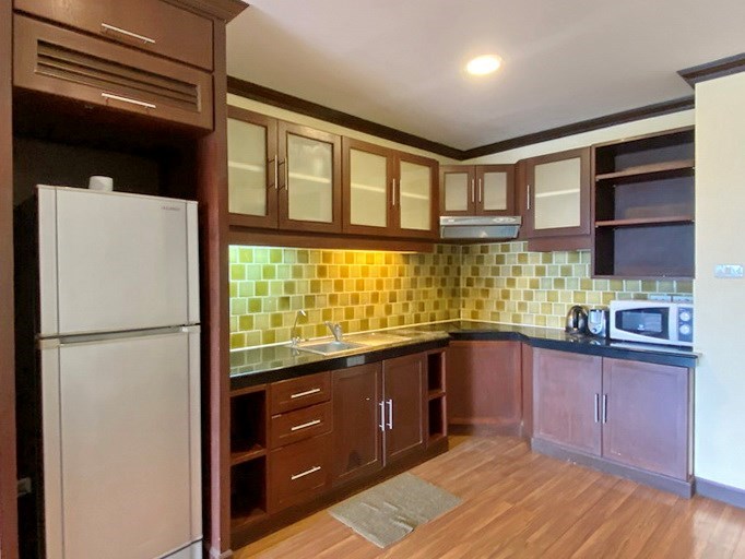 Condominium for rent Pratumnak showing the kitchen 