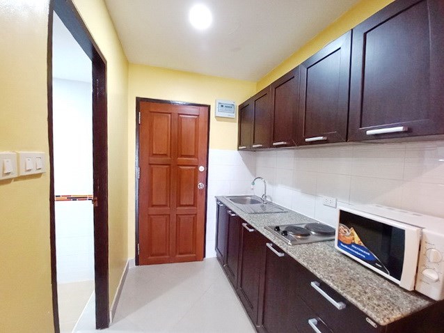 Condominium for rent Pratumnak Pattaya showing the kitchen and bathroom Condominium for rent Pratumnak Pattaya showing the kitchen and bathroom