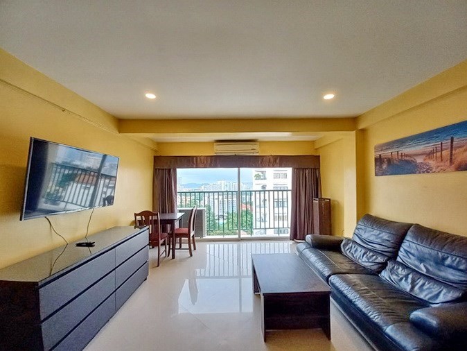 Condominium for rent Pratumnak Pattaya showing the living and dining areas Condominium for rent Pratumnak Pattaya showing the living and dining areas