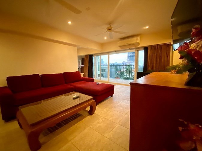 Condominium for rent Pratumnak Pattaya showing the living area 