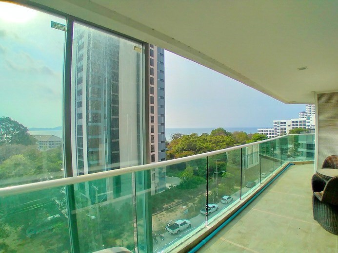 Condominium for rent Pratumnak Pattaya showing the balcony view 