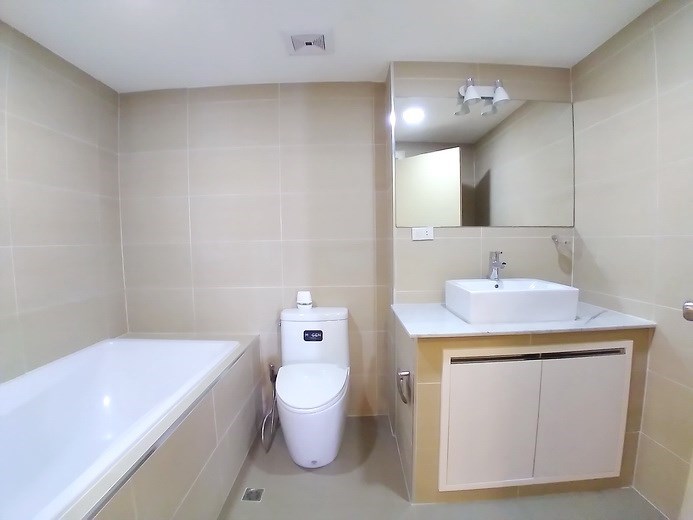 Condominium for Rent Pratumnak showing the second bathroom 