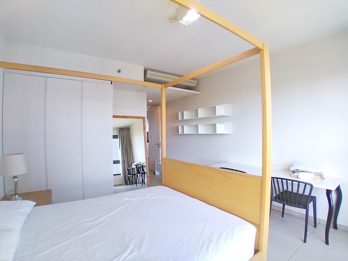 Condominium for rent Wong Amat Pattaya showing the master bedroom with wardrobes 
