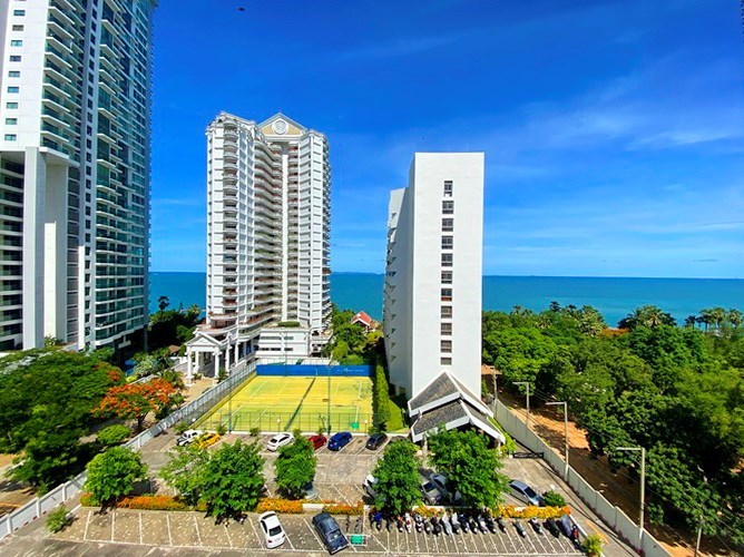 Condominium for rent Wongamat Pattaya showing the sea view 