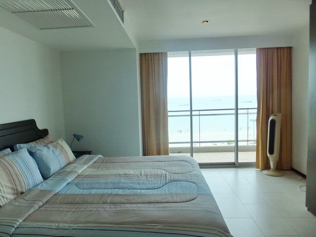 Condominium for rent in Northshore Pattaya showing the master bedroom and balcony
