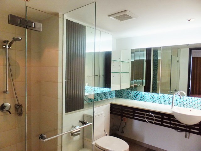 Condominium for rent in Northshore Pattaya showing the second bathroom