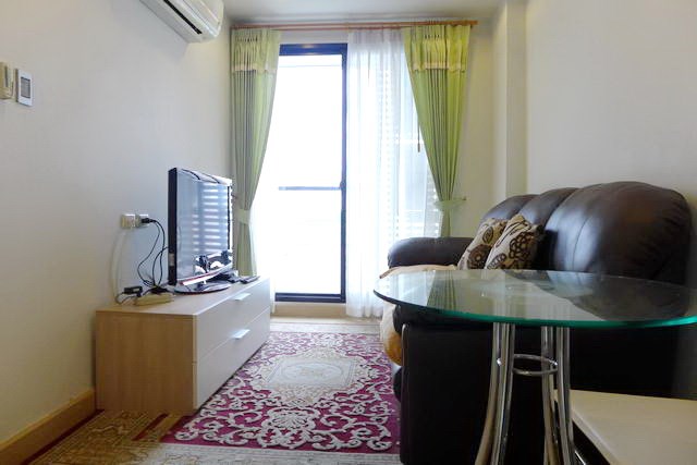 Condominium for Rent Pattaya showing the living and dining areas Condominium for Rent Pattaya showing the living and dining areas