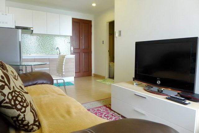 Condominium for Rent Pattaya showing the living, dining and kitchen areas Condominium for Rent Pattaya showing the living, dining and kitchen areas