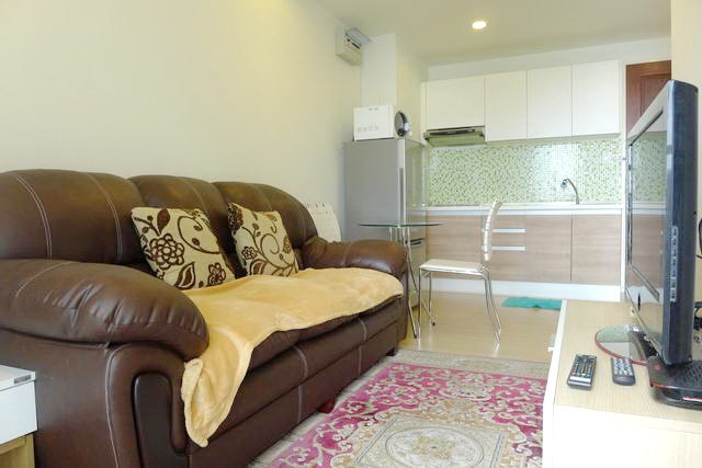 Condominium for Rent Pattaya showing the living area and kitchen Condominium for Rent Pattaya showing the living area and kitchen