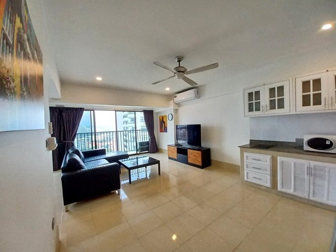 Condominium for rent Pratumnak Pattaya showing the living and kitchen areas Condominium for rent Pratumnak Pattaya showing the living and kitchen areas