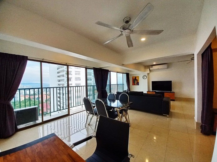 Condominium for rent Pratumnak Pattaya showing the open plan living area Condominium for rent Pratumnak Pattaya showing the open plan living area