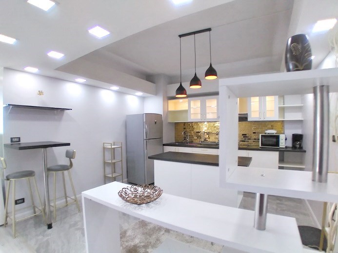 Condominium for sale Ban Amphur showing the kitchen 