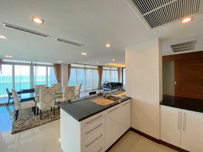 Condominium for sale Jomtien showing the dining area 