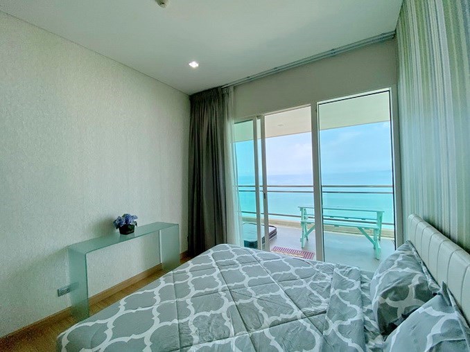Condominium for sale Jomtien showing the second bedroom and balcony 