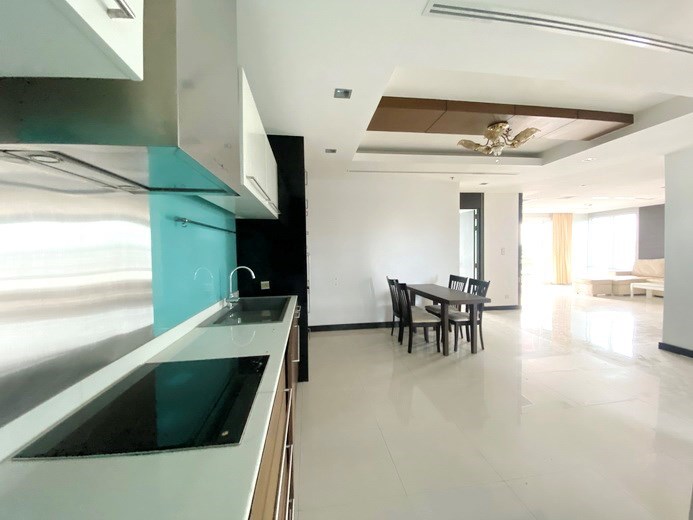 Condominium for Sale Naklua Ananya showing the dining area and kitchen