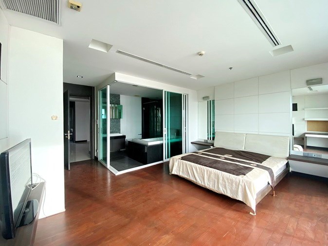 Condominium for Sale Naklua Ananya showing the master bedroom suite 