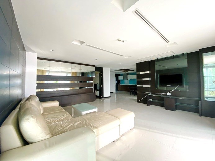 Condominium for Sale Naklua Ananya showing the open plan concept 